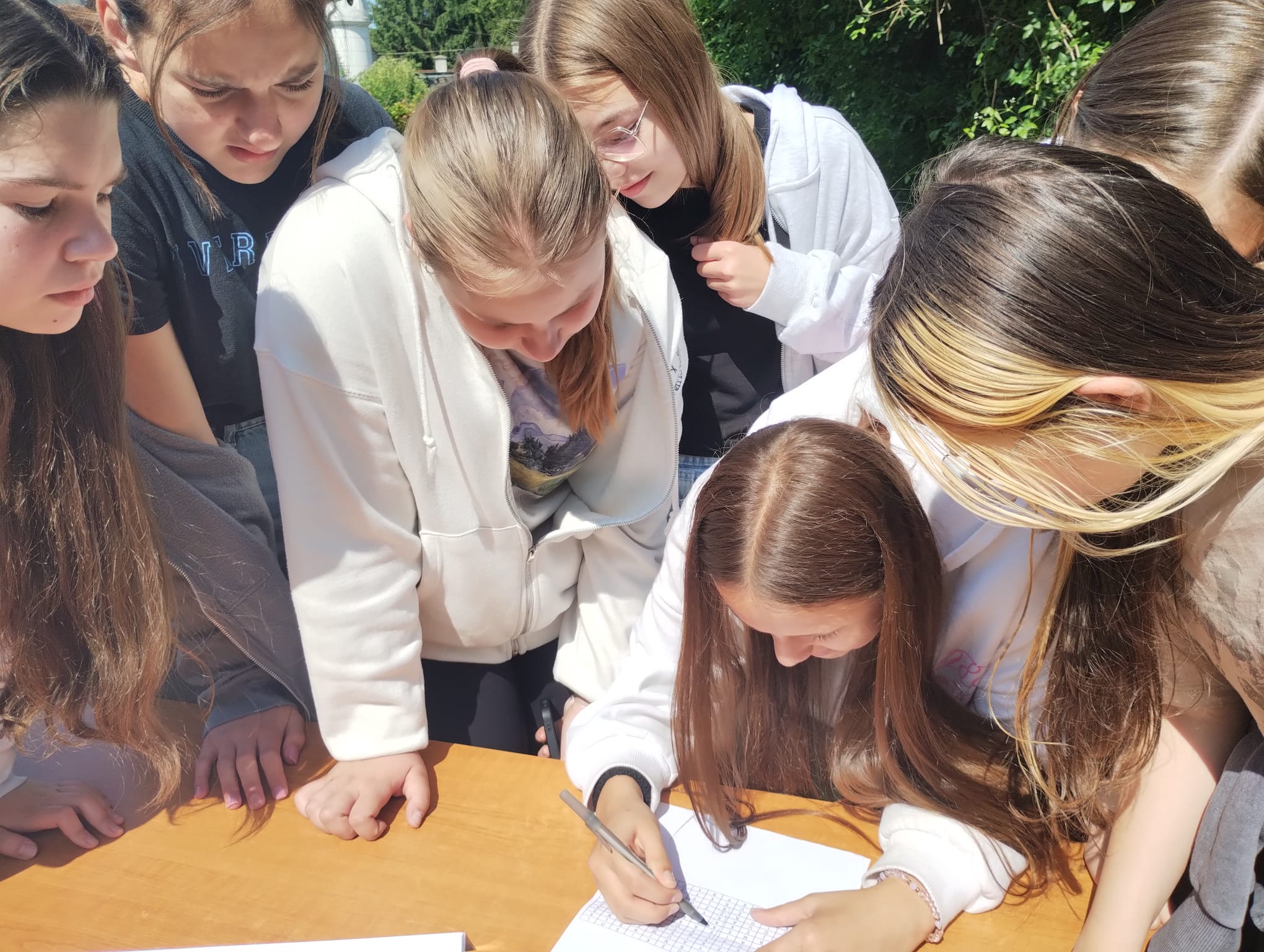 Uczestnicy wypełniają kartę pracy