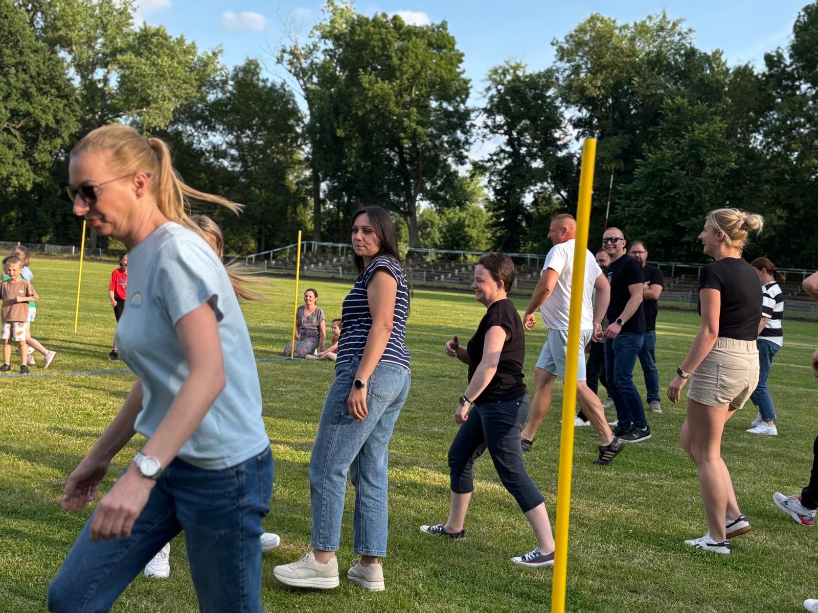 Zabawa sportowa - grupa dorosłych